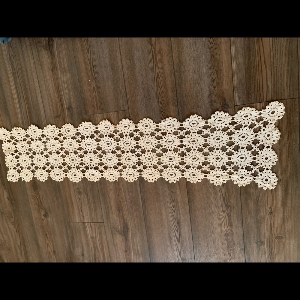 Table Runner - Picture 3 of 4